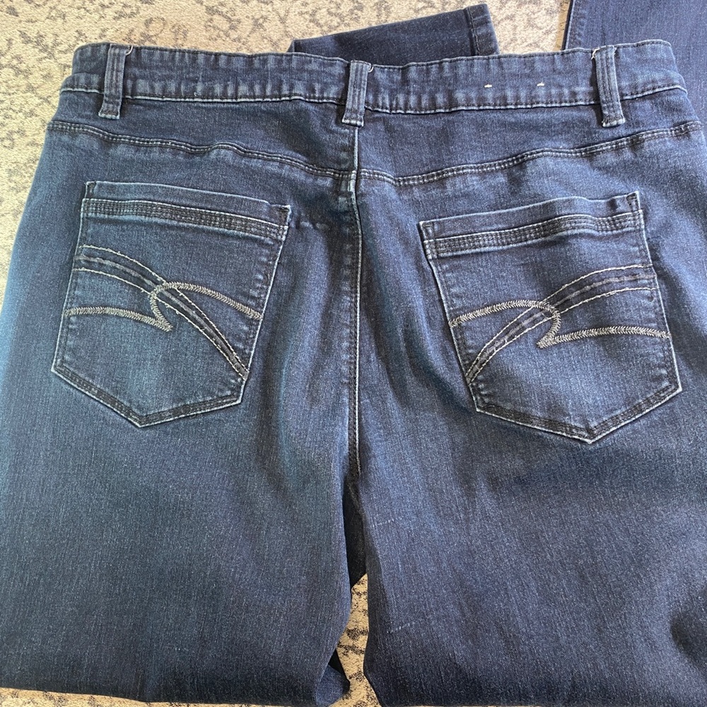 Santana Jeans - Picture 3 of 4